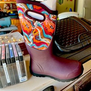 New in box Bogs women boots.